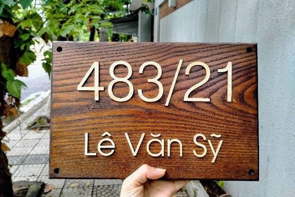 Mẫu bảng số nhà bằng gỗ thiết kế đơn giản, đẹp mắt