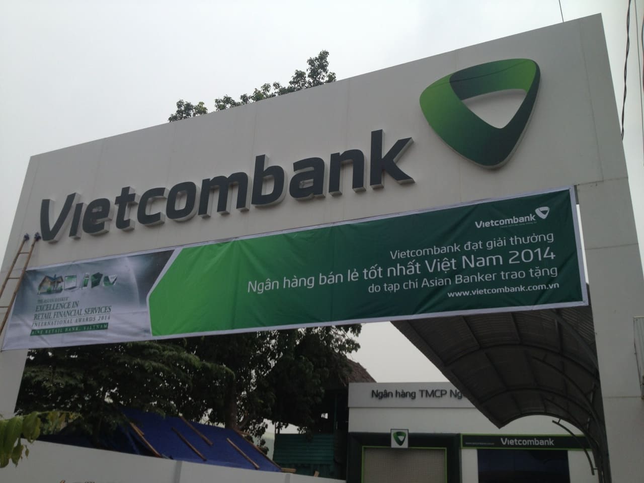 Ốp alu bảng hiệu ngân hàng Vietcombank chi nhánh tại Thủ Đức