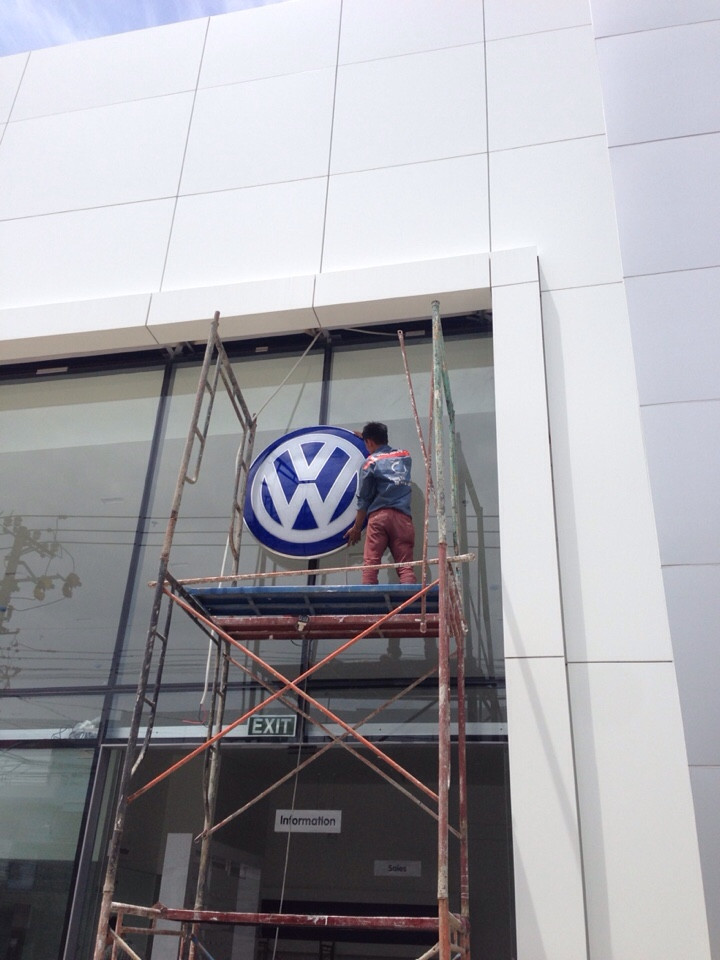 Mặt tiền showroom VW Volkswagen | NTMK