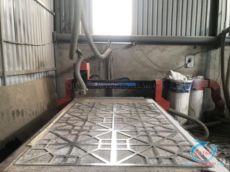 Cắt CNC nhôm là công nghệ gia công tiên tiến, tự động hóa hoàn toàn bằng máy móc hiện đại và chính xác.