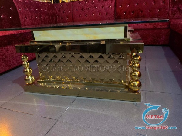 Mẫu bàn inox vàng theo phong cách cổ điển, sang trọng cho khách hàng tham khảo