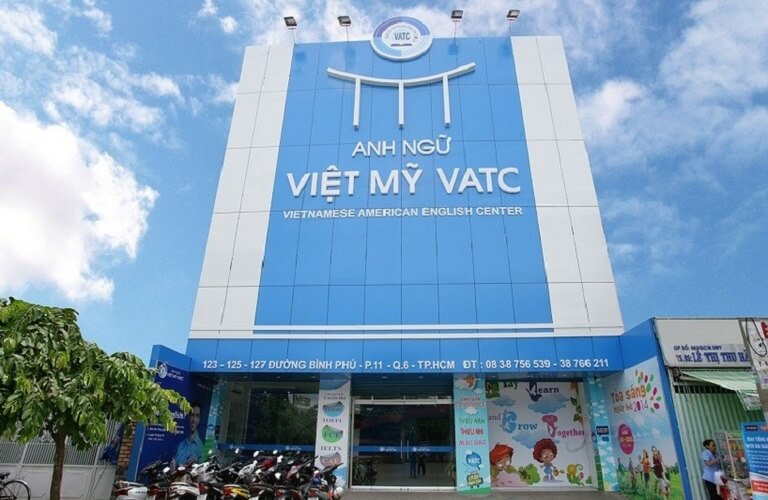 Bảng hiệu trung tâm anh ngữ Việt Mỹ