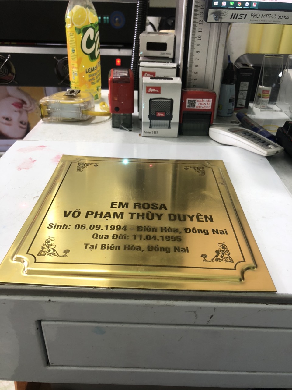 Khắc Laser Bảng Tên Inox Chuyên Nghiệp Uy Tín Giá Rẻ