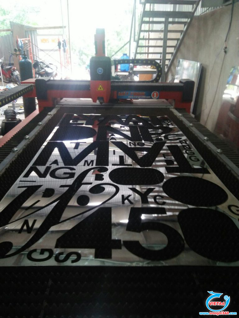 Quảng Cáo Việt chuyên cung cấp dịch vụ cắt CNC hoa văn trên vật liệu nhôm với giá thành rẻ tại địa bàn TPHCM