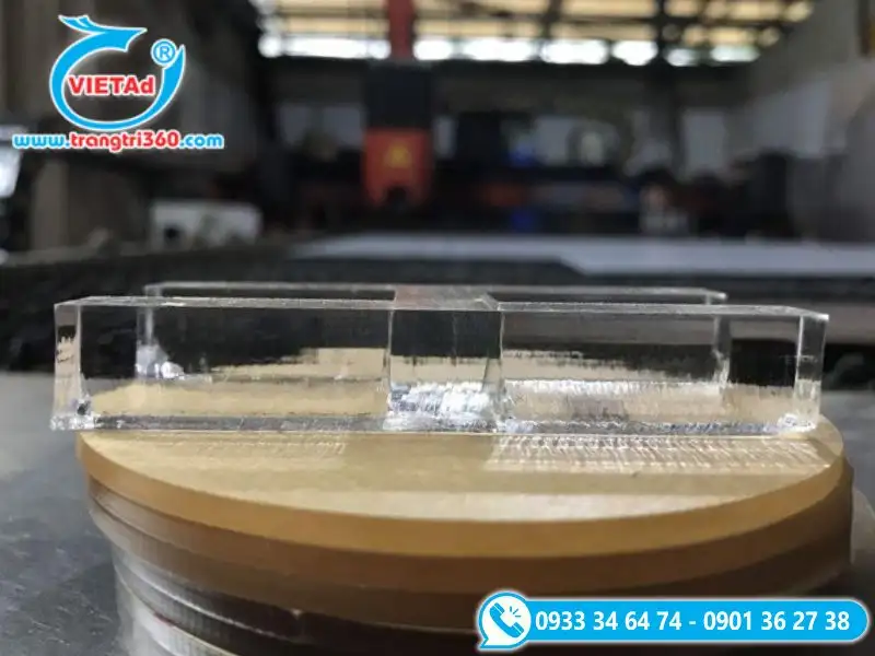 Tấm mica trong có độ trong suốt lên đến 92% - 95%