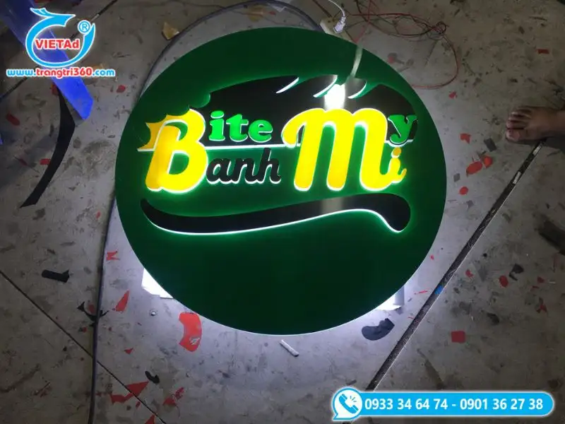 Biển hiệu chữ nổi mica kết hợp đèn led