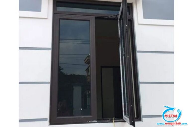 Mẫu cửa sắt thiết kế dạng cửa mở 2 cánh sơn đen sang trọng