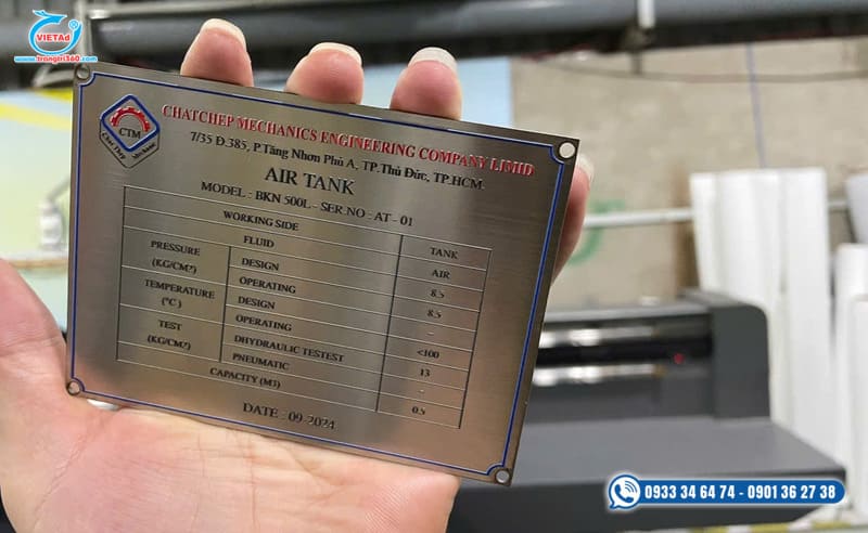 In UV trên kim loại làm nhãn mác thông tin kỹ thuật