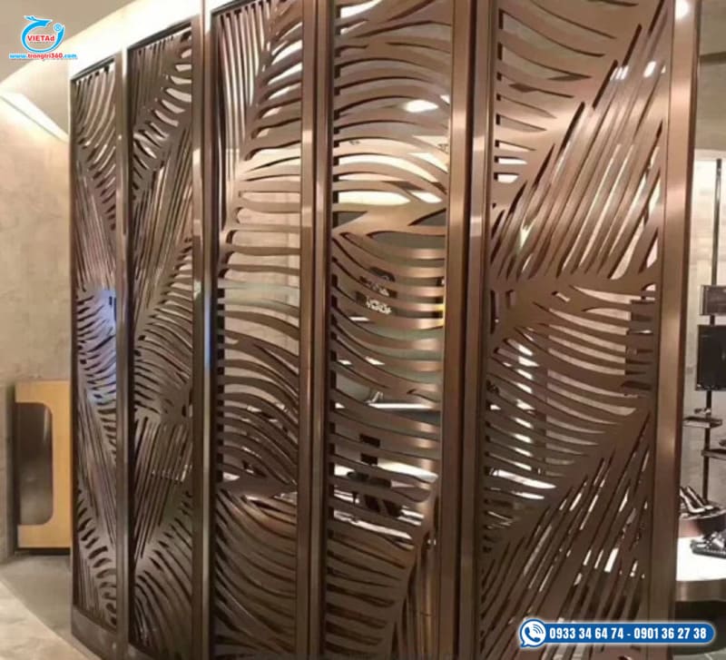 Hình ảnh vách ngăn kim loại inox được làm hoàn thiện lắp đặt showroon