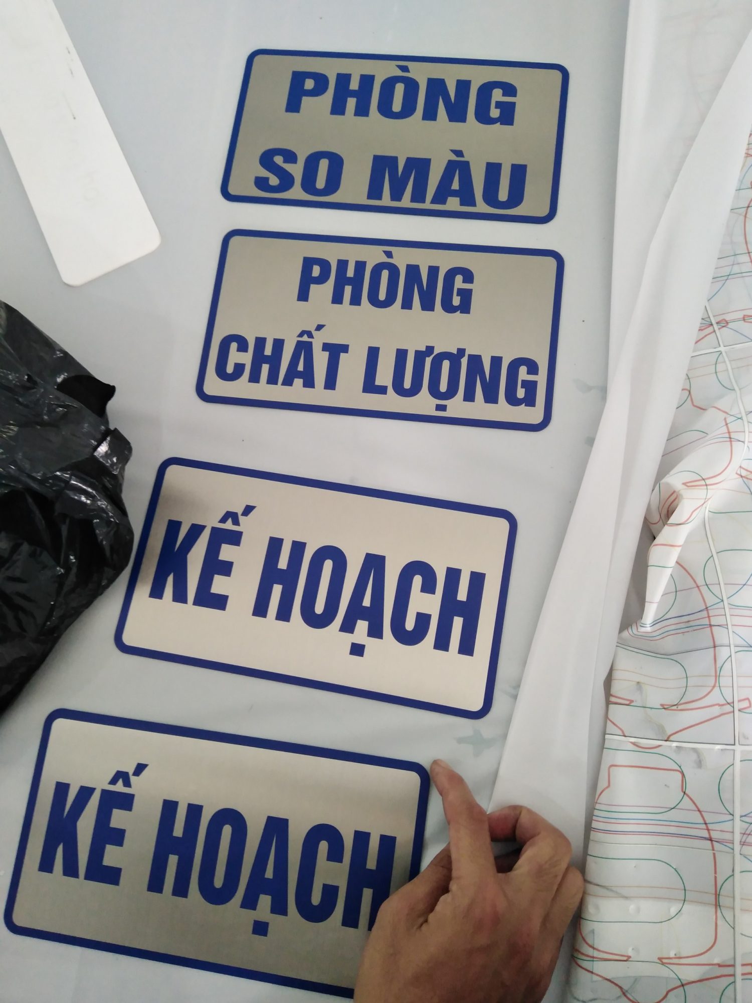 Ứng dụng in tên phòng ban trong công ty, doanh nghiệp