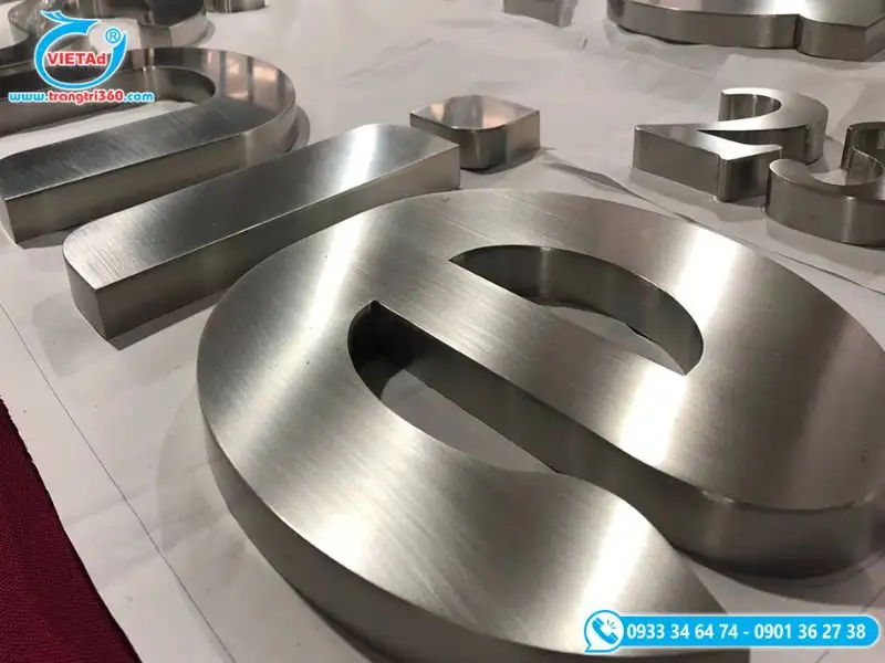 Chữ nổi inox có bề mặt xước