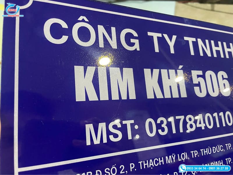 Bảng tên công ty in UV trên chất liệu tấm mica