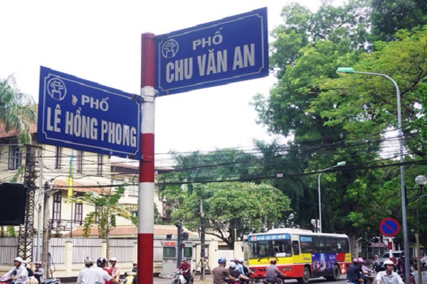 Bảng tên đường được gia công cẩn thận, đảm bảo chất lượng, màu sắc bền