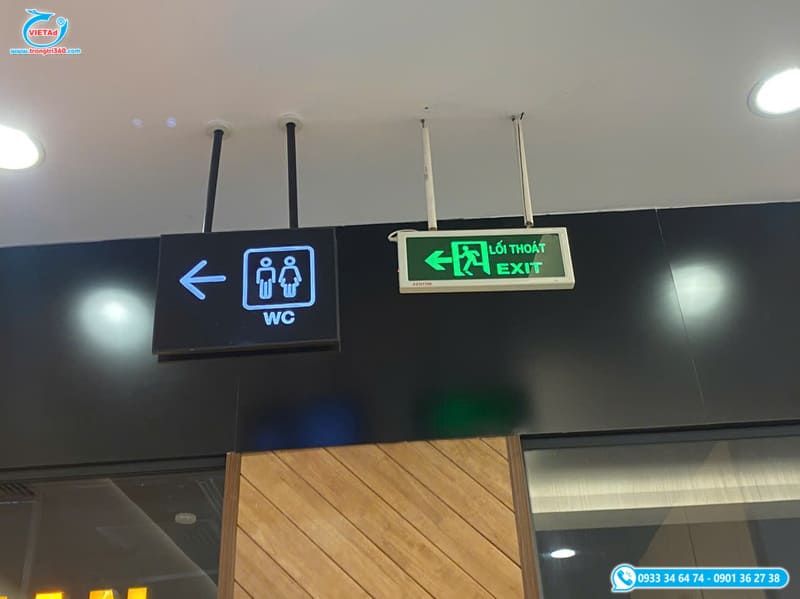 Mẫu 2.1: Biển chỉ dẫn lối thoát Exit và WC