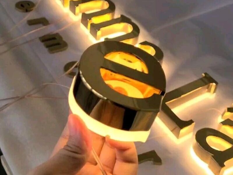 Chữ Nổi Inox Chân Mica Sáng Đèn Sang Trọng Và Đẳng Cấp