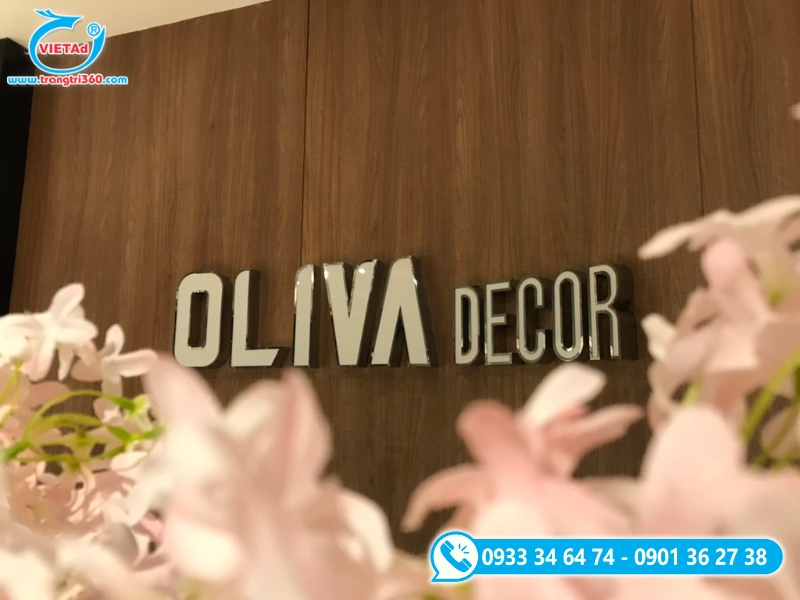 Chữ inox mặt mica trong văn phòng