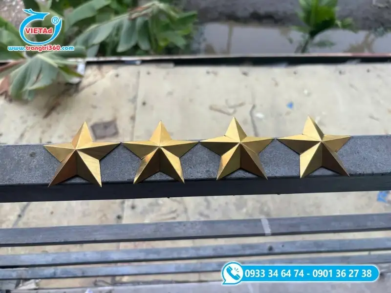 Mẫu gia công Inox vàng xước tạo hình ngôi sao 5 cánh sắc nét