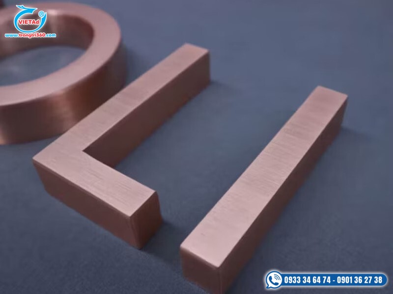 Mẫu 3: Chữ nổi inox màu hồng xước