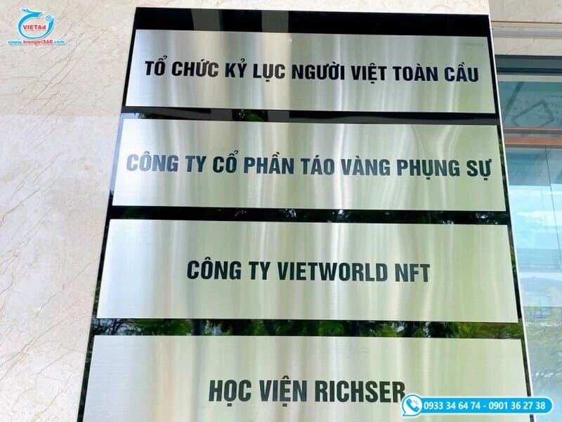 Mẫu 6: Bảng chỉ dẫn toàn nhà chất liệu inox