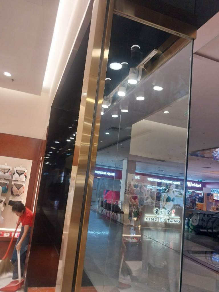 Tấm inox vàng ốp cột trang trí thẩm mỹ bền màu