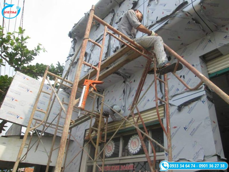Hình ảnh thi công bảng hiệu quảng cáo