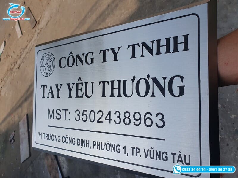 Ưu điểm của bảng tên công ty inox