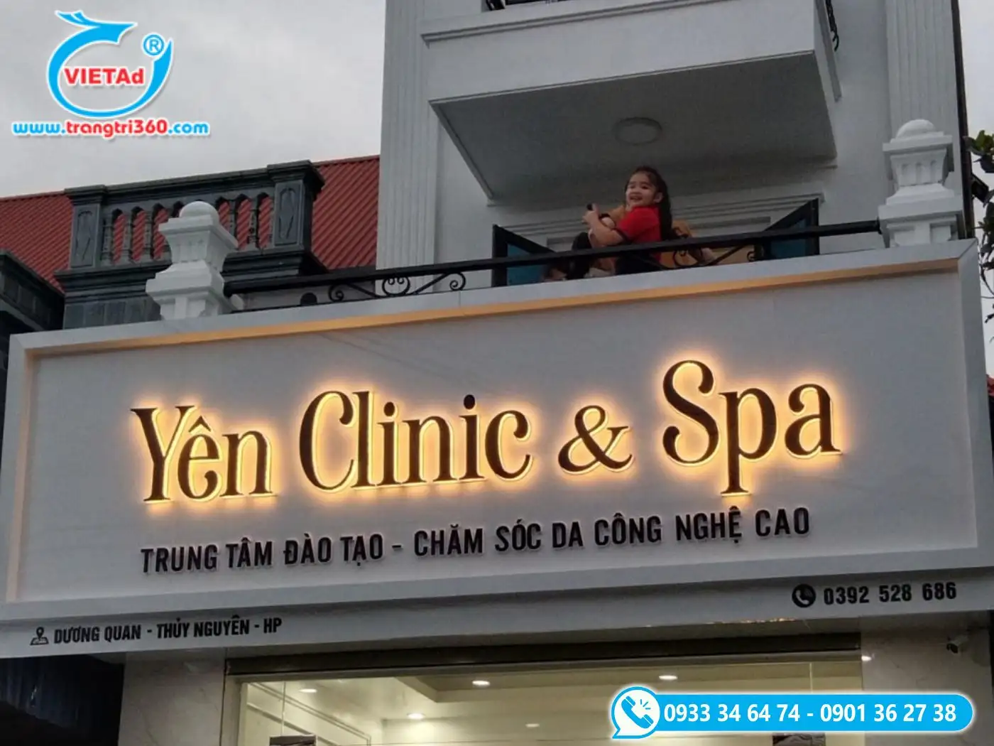 Chữ inox sáng chân gắn tường cho tiệm spa