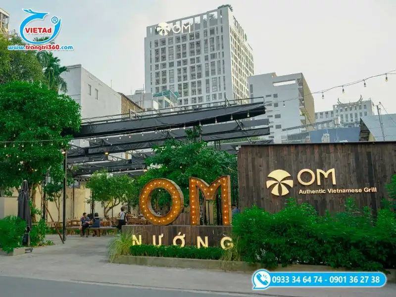 Bảng hiệu gỗ gắn đèn led sáng thu hút cho quán nướng