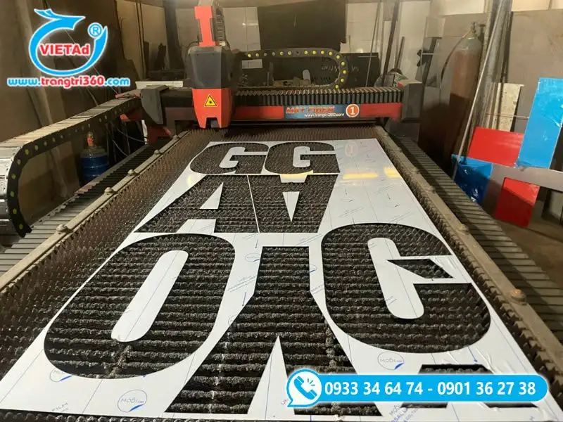 Chữ inox cắt bằng công nghệ fiber sắc nét, cắt được chi tiết phức tạp