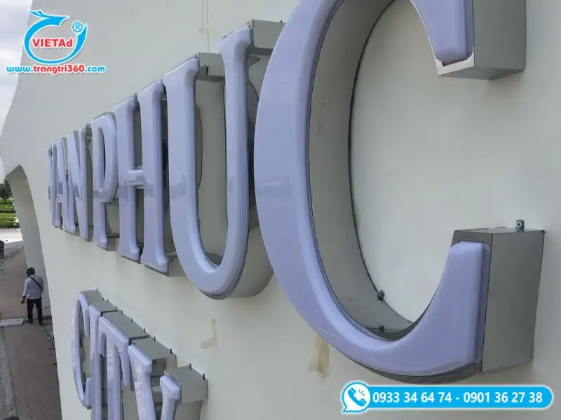 Chữ nổi viền inox mặt mica hút nổi 3D