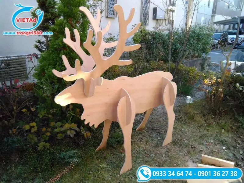 Mô hình tuần lộc 3D cao từ 1m–1.5m, cắt CNC chính xác.
