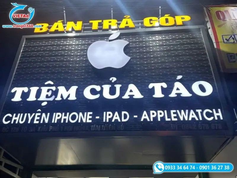 Bảng hiệu tôn cắt CNC gắn chữ nổi hông nhôm mặt mica sáng đèn
