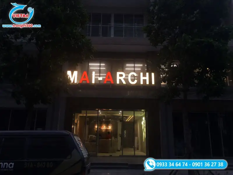 Chữ nổi mica gắn led chiếu sáng nổi bật trong đêm