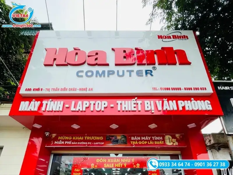 Bảng hiệu cửa hàng laptop chữ nổi mica đỏ nổi bật mặt tiền
