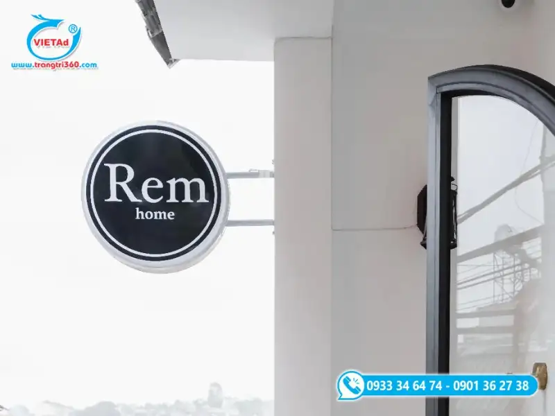 Bảng hiệu hộp đèn vẫy phẳng mica, phù hợp với homestay, cửa tiệm nằm trong hẻm nhỏ