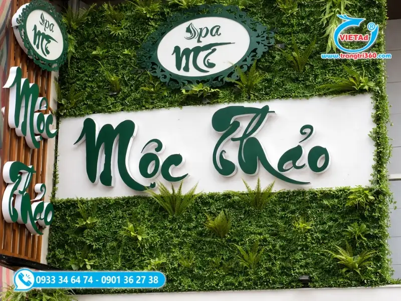 Bảng hiệu cỏ nhân tạo có thể kết hợp linh hoạt với nhiều vật liệu khác