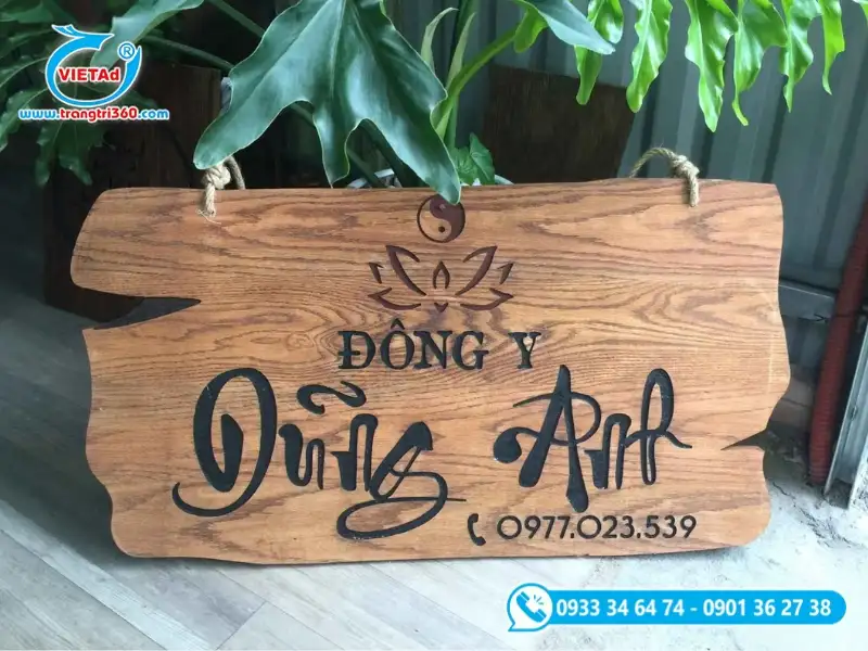 Bảng hiệu gỗ cổ điển, mộc mạc