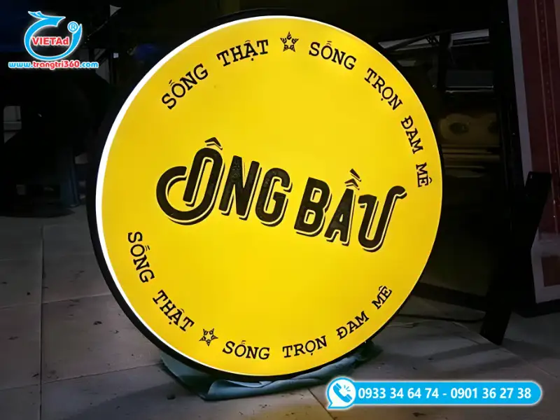 Bảng hiệu hộp đèn vẫy tròn màu vàng in logo Cà phê Ông Bầu nổi bật