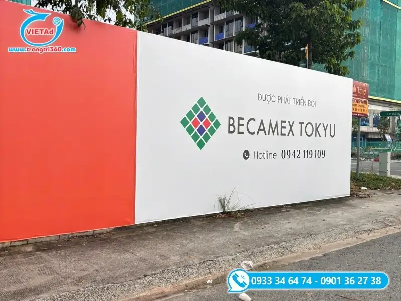 Bạt hiflex căng khung sắt làm bảng hiệu công trình sắc nét, giá rẻ, dễ lắp đặt