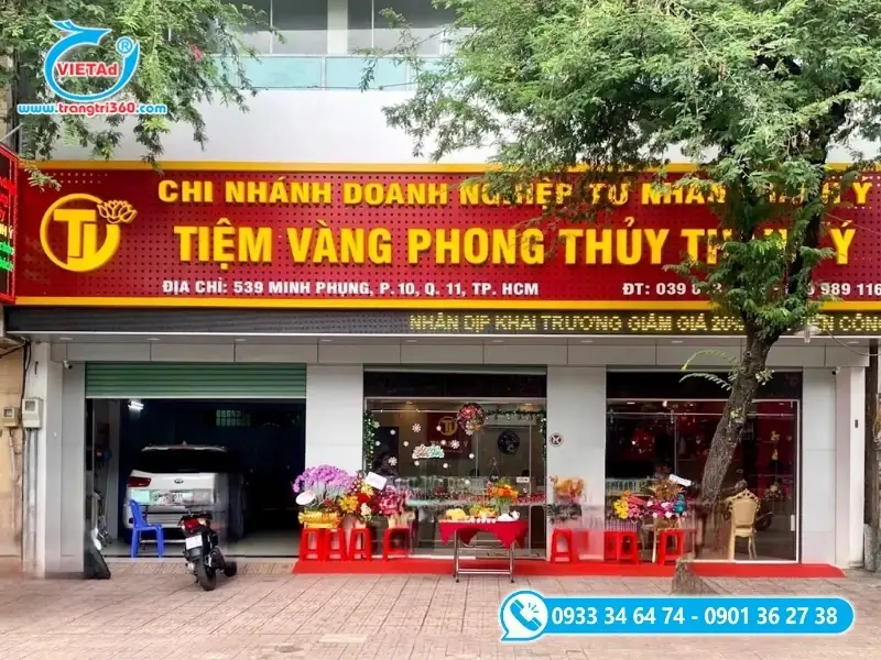 Bảng hiệu quảng cáo quận 10 cỡ lớn cho tiệm vàng tông màu vàng đỏ bắt mắt