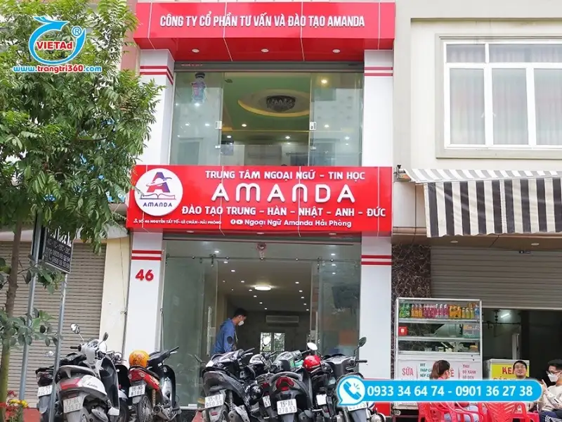 Bảng hiệu trung tâm ngoại ngữ nền alu đỏ gắn chữ nổi mica trắng