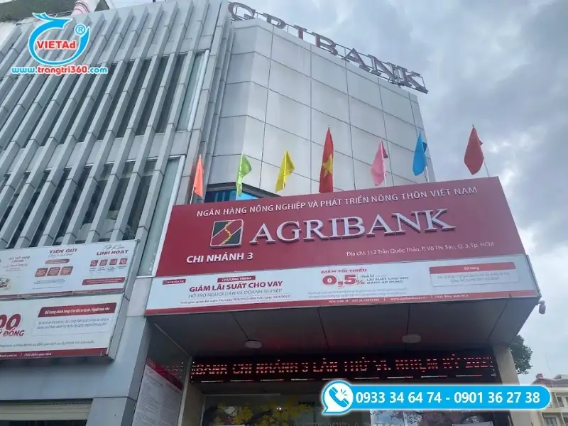 Quảng Cáo Việt thi công và lắp đặt bảng hiệu ngân hàng tận nơi