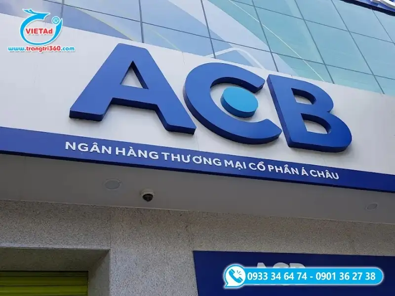 Bảng hiệu nền Alu trắng xám chống bụi, cùng chữ nổi Mica xanh sắc nét