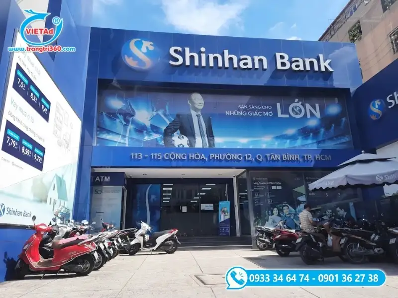 Biển hiệu ngân hàng vốn nước ngoài nền Alu xanh, chữ nổi Mica trắng