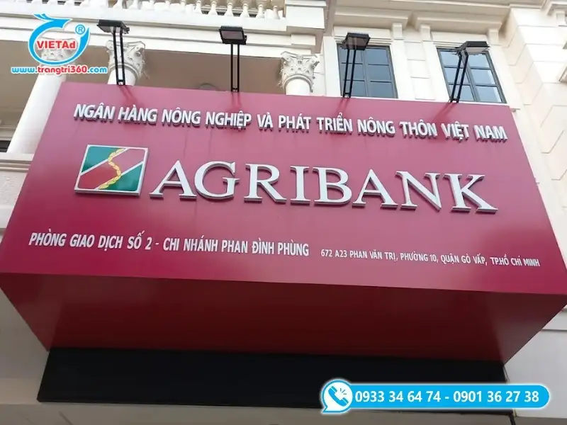 Biển hiệu ngân hàng mặt dựng Alu đỏ, độ bền màu lên đến 10 năm