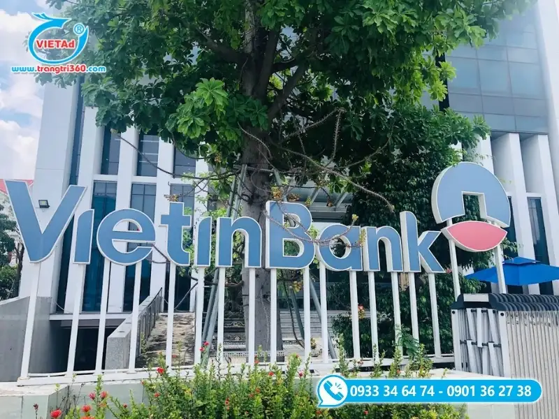 Biển hiệu ngân hàng giúp khách hàng dễ dàng nhận diện thương hiệu từ xa