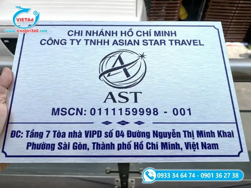 Bảng hiệu công ty in UV trên alu có độ bền cao, không bị gỉ sét, cong vênh