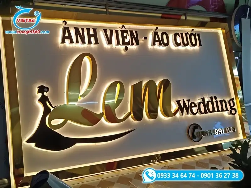 Bảng hiệu studio áo cưới gia công bằng inox 304 vàng gương