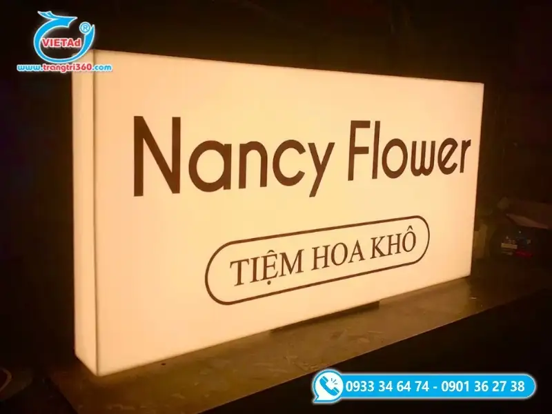 Bảng hiệu hộp đèn 5 mặt mica xuyên sáng cổ điển