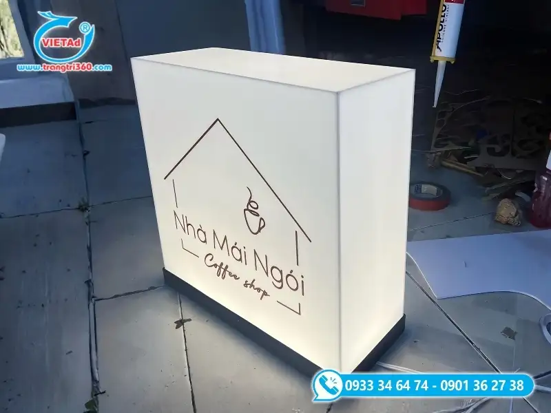 Hộp đèn LED mica không viền hiện đại, sang trọng